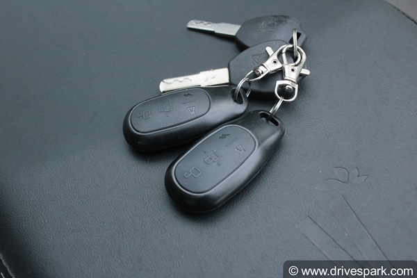 Eeve Xeniaa Long-Term Review (First Report): Design, Styling, Features, Ride Comfort, Practicality & All Other Details