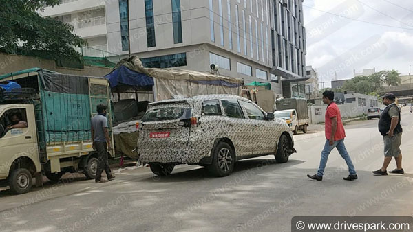 Spy Pics: New Mahindra XUV500 Spotted Testing In Bangalore Ahead Of Launch