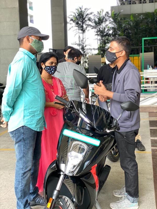 Ather 450X Series1 Deliveries Commence: First Few Customers Handed-Over The Keys To Their Collector’s Edition Electric Scooter