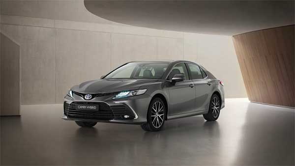 Toyota Camry Hybrid Facelift Unveiled Globally: Expected India Launch, Updates & Other Details