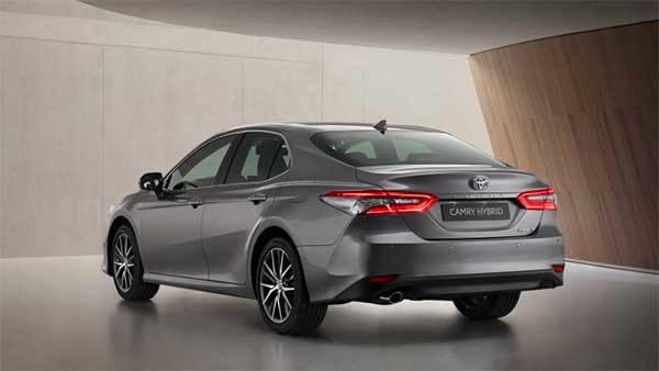 Toyota Camry Hybrid Facelift Unveiled Globally: Expected India Launch, Updates & Other Details