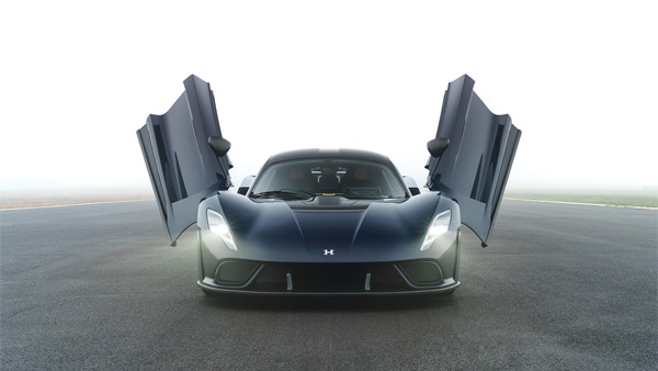Hennessey Venom F5 Unveiled Internationally: Performance, Specs, Features & Other Details