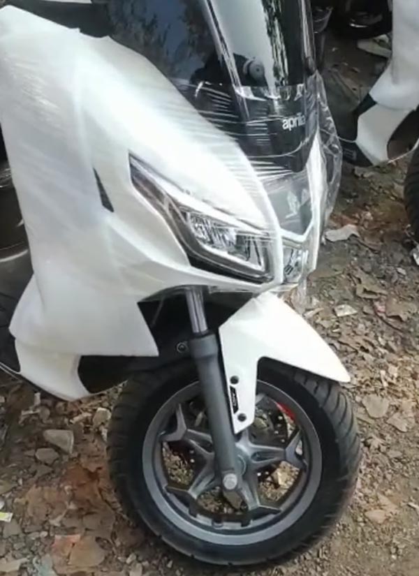 Aprilia SXR 160 Arrives At Dealerships Ahead Of India Launch: Pics, Design, Features & Other Details