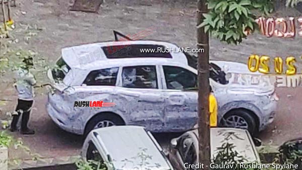 Spy Pics: New-Generation Mahindra XUV500 Spied With Panoramic Sunroof & Other New Features & Equipment