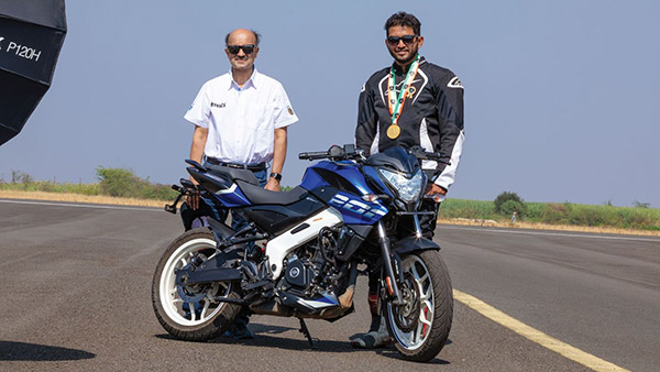 Bajaj Pulsar 200NS Sets FMSCI & India Book Of Records For ‘Fastest Quarter Mile Wheelie’ Time Of 23.68 Seconds: Watch The Record Attempt Video Here