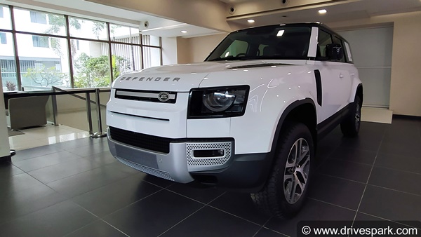 Land Rover Defender Crowned Winner Of The Woman's World Car Of The Year 2021
