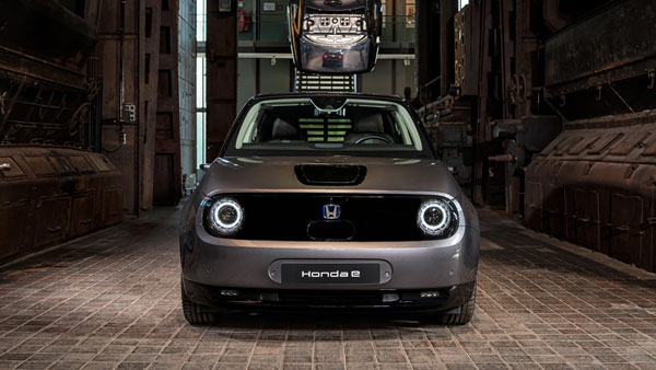 Honda e WinsThe '2021 World Urban Car Of The Year' Award