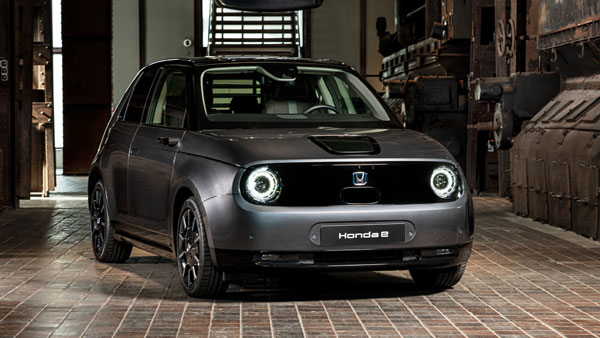 Honda e WinsThe '2021 World Urban Car Of The Year' Award