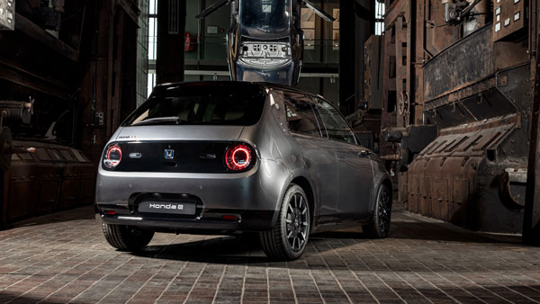 Honda e WinsThe '2021 World Urban Car Of The Year' Award