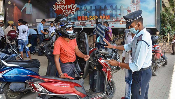 Bengaluru Traffic Police Announces Rs 500 Fine For Two-Wheelers Without Rear-View Mirrors & Indicators