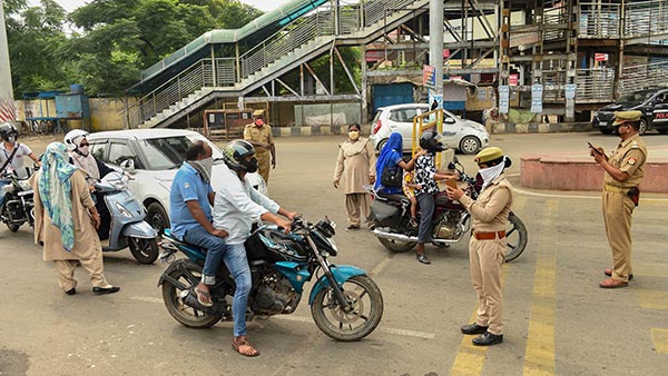 Bengaluru Traffic Police Announces Rs 500 Fine For Two-Wheelers Without Rear-View Mirrors & Indicators