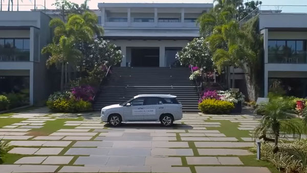 Hyundai Alcazar Unveiled Ahead Of India Launch This Year: Exterior, Features, Engine Specs, & Other Details