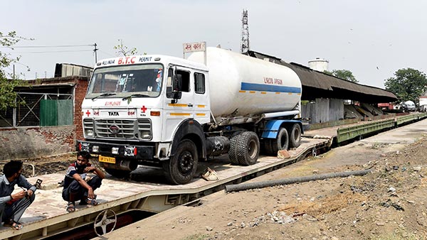 Indian Air Force C-17 & IL-76 Transport Oxygen For COVID-9 Relief Operations
