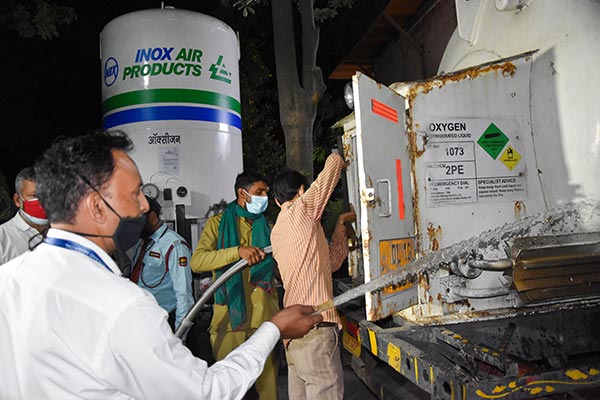 Indian Air Force C-17 & IL-76 Transport Oxygen For COVID-9 Relief Operations