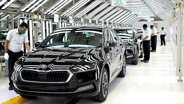 Next-Gen Skoda Octavia Spotted Testing Without Camouflage: Launching In India Soon