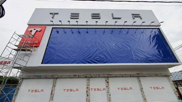 Tesla Looking To Setup Showrooms In India: Searching For Spaces In Three Cities & Other Details