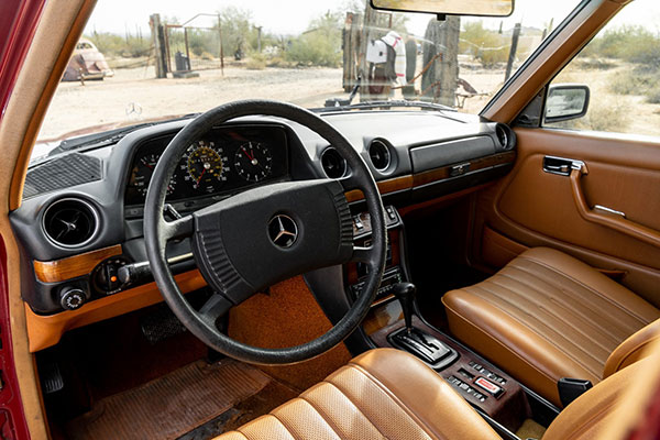 1979 Mercedes-Benz W123 Clocks More Than 12.6 Lakh Kilometres; Put Up For Auction