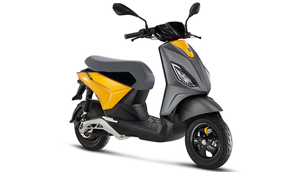 Piaggio One Electric Scooter Unveiled: Funky e-Scooter With Removable Battery Technology