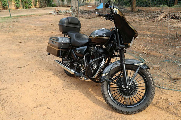 Royal Enfield Thunderbird Modified Into Harley Davidson CVO: Here Are The Pictures!