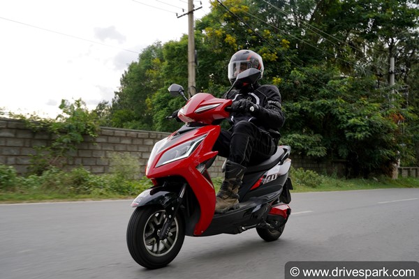 EeVe Atreo Electric Scooter Review: Performance, Ride & Handling, Specs, Range, Features & All Other Details