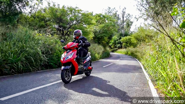 EeVe Atreo Electric Scooter Review: Performance, Ride & Handling, Specs, Range, Features & All Other Details