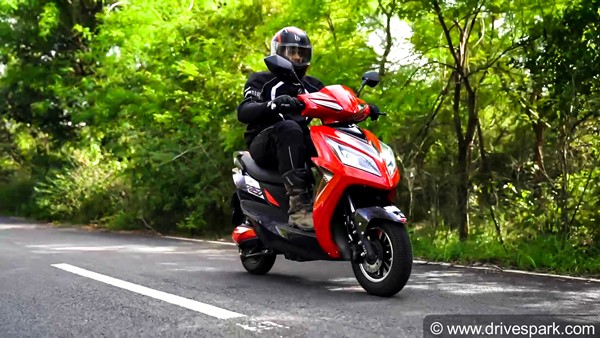 EeVe Atreo Electric Scooter Review: Performance, Ride & Handling, Specs, Range, Features & All Other Details