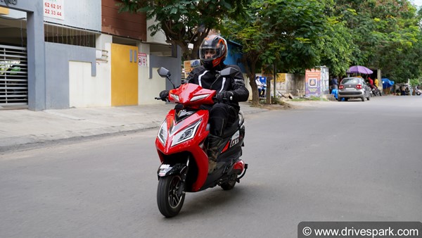 EeVe Atreo Electric Scooter Review: Performance, Ride & Handling, Specs, Range, Features & All Other Details