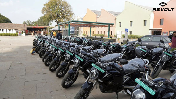 Revolt RV400 Keyless Entry Enabled Via Smartphone: Swipe To Start Feature Added To The Electric Bike