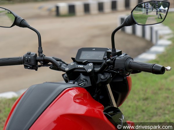 TVS Raider 125 Review: Riding Impressions, Engine Specs, Performance ...