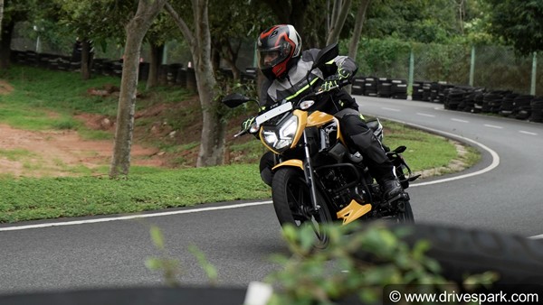 TVS Raider 125 Review: Riding Impressions, Engine Specs, Performance ...