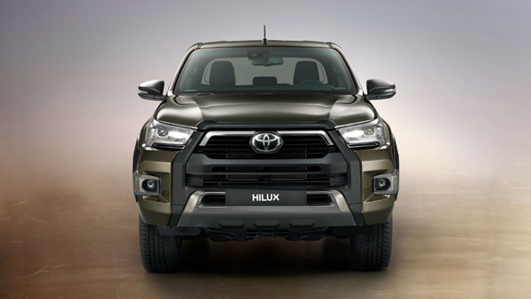 Toyota Hilux Spotted Undisguised: Launch In January