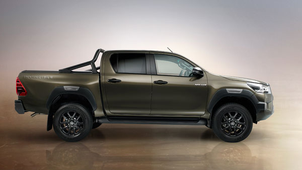 Toyota Hilux Spotted Undisguised: Launch In January