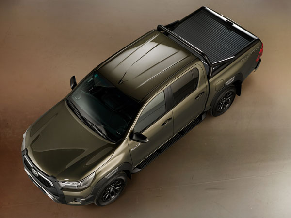 Toyota Hilux Spotted Undisguised: Launch In January