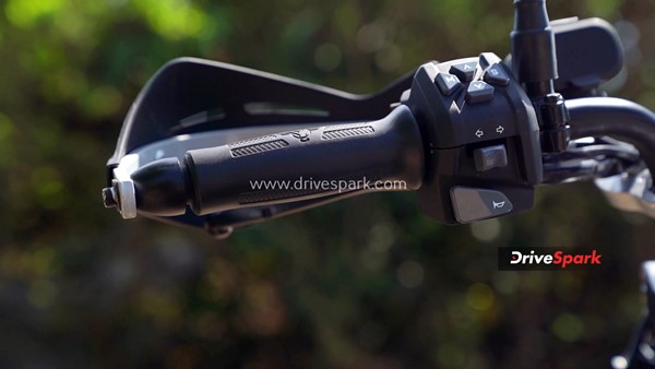 Yezdi Scrambler Review — The Scrambler Spirit Is Alive & Kicking