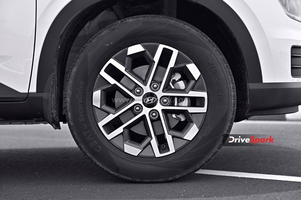 2022 Hyundai Venue Review: Design, Specs, Performance, Interiors, Features, & Other Details