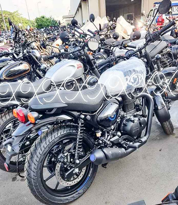 Royal Enfield Hunter 350 Spotted At Dealership Ahead Of The Launch