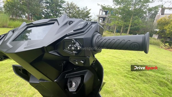 Simple One Electric Scooter Review: Design, Specs, Performance, Features, Handling, Ride Comfort & Other Details