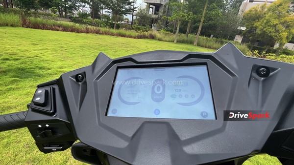 Simple One Electric Scooter Review: Design, Specs, Performance, Features, Handling, Ride Comfort & Other Details