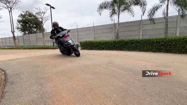 Simple One Electric Scooter Review: Design, Specs, Performance, Features, Handling, Ride Comfort & Other Details