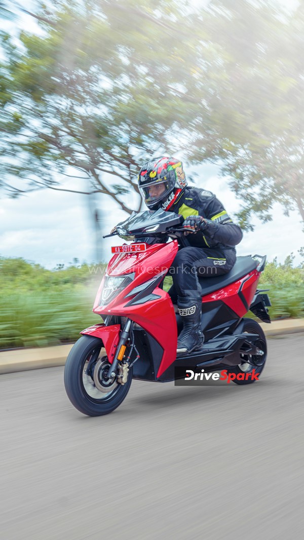 Simple One Electric Scooter Review: Design, Specs, Performance, Features, Handling, Ride Comfort & Other Details