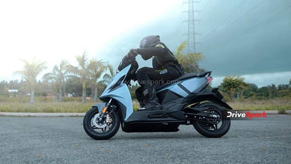 Simple One Electric Scooter Review: Design, Specs, Performance, Features, Handling, Ride Comfort & Other Details