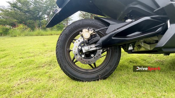 Simple One Electric Scooter Review: Design, Specs, Performance, Features, Handling, Ride Comfort & Other Details