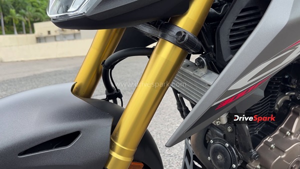 Honda CB300F First Ride Review - Aggressive Fighter Neutered By Head Scratching Price Tag