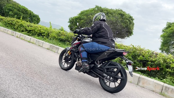 Honda CB300F First Ride Review - Aggressive Fighter Neutered By Head Scratching Price Tag
