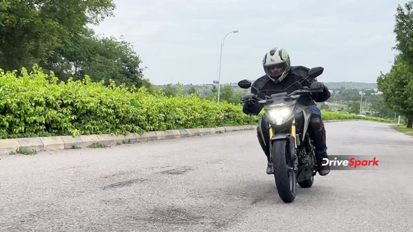 Honda CB300F First Ride Review - Aggressive Fighter Neutered By Head Scratching Price Tag