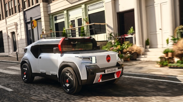 The Citroen Oli Is A Radical, Lightweight EV From The Future That Embodies French Quirkiness