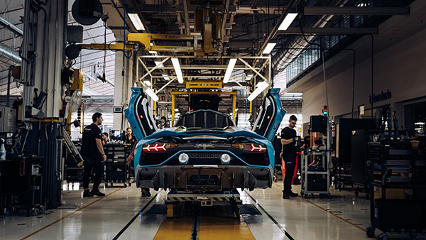 Last Naturally Aspirated V12 Lamborghini Rolls Off Production Line - End Of An Era