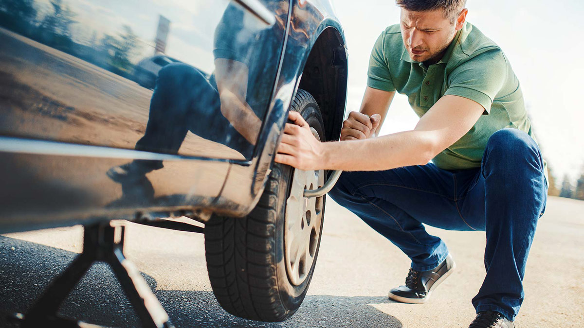 Flat Tyre Change In 10 Easy Steps Master These In No Time DriveSpark