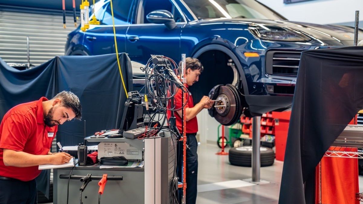 Porsche Marks 25 Years Of Excellence In Automotive Technical Training ...