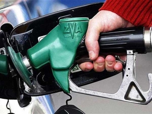 Petrol & Diesel Prices Slashed On 1st April, 2015!